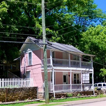 The Pink House On Main - Lower ユリーカ・スプリングス エクステリア 写真
